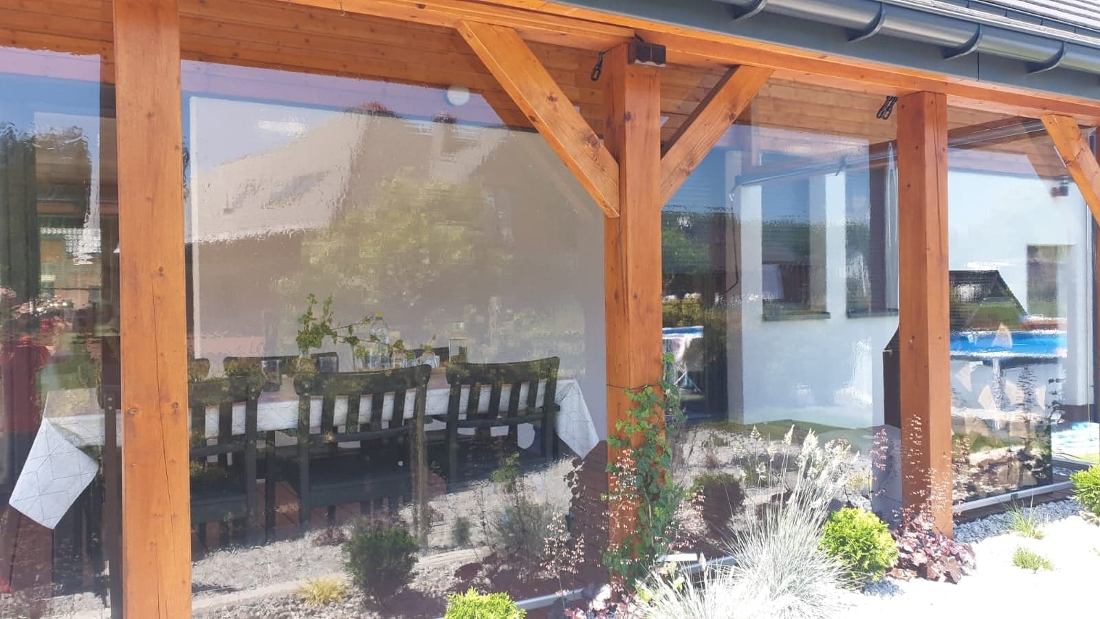 rudy taras z rolety foliowe